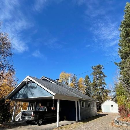 Le Chalet Bleu, Aux Pieds Des Monts-Valin Saint-David-de-Falardeau Экстерьер фото